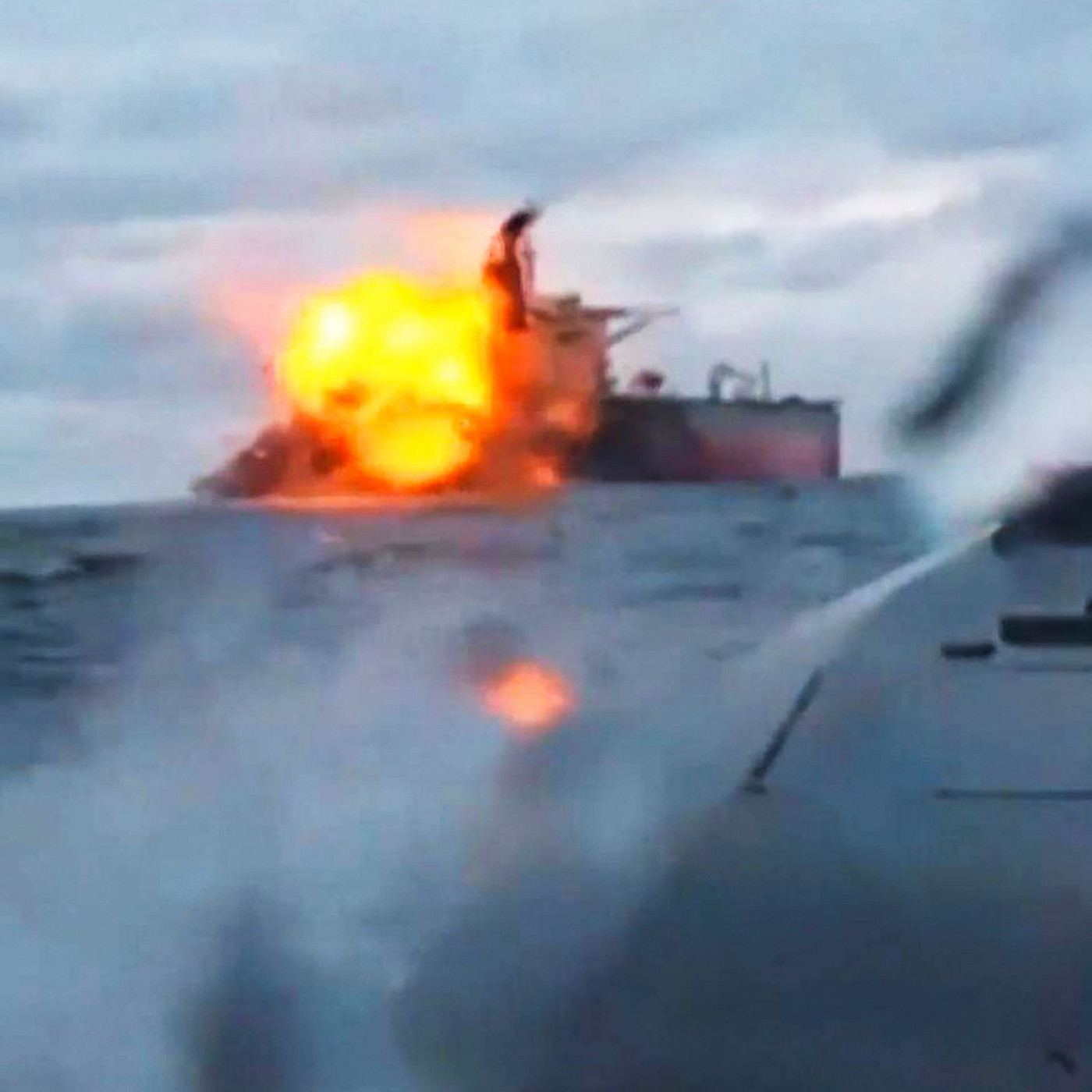 Ukrainische Seedrohne setzt russischen &Ouml;ltanker in Brand