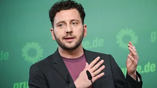 Gr&uuml;nen-Vorsitzender fordert "bezahlbare Klimapolitik f&uuml;r alle"