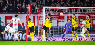 Rote Karte, Freiburger Traumtor &ndash; Zehn Dortmunder zittern sich zum Unentschieden