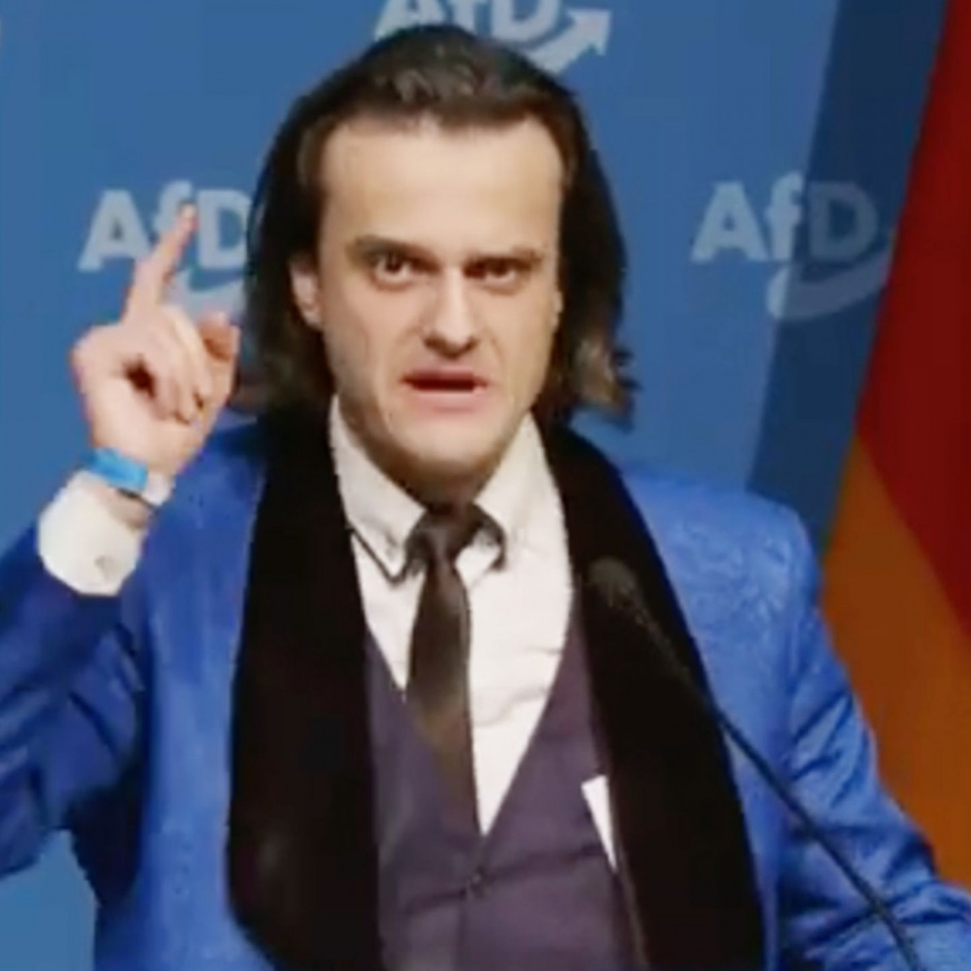 AfD-Redner erkl&auml;rt Auftritt im Hitler-Stil &ndash; und bleibt widerspr&uuml;chlich