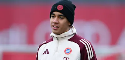 Bayern-Spieler empfangen Musiala mit Spalier