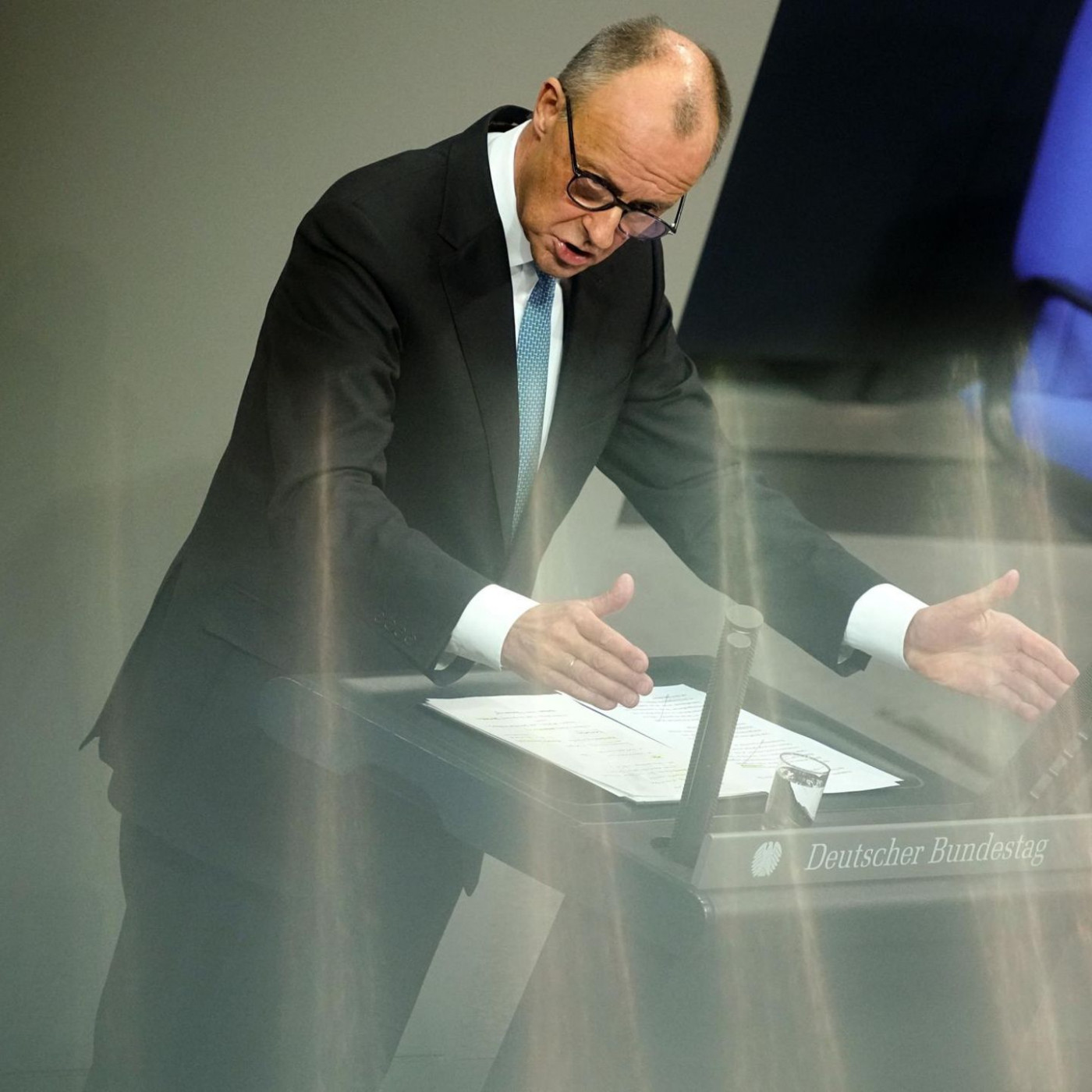 Der Kanzler im Kreuzverh&ouml;r &ndash; Fragerunde und Regierungserkl&auml;rung live