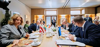 &bdquo;Geld heute oder Blut morgen&ldquo;, warnt Tusk &ndash; Orb&aacute;n spricht von &bdquo;Marsch in den Krieg&ldquo;