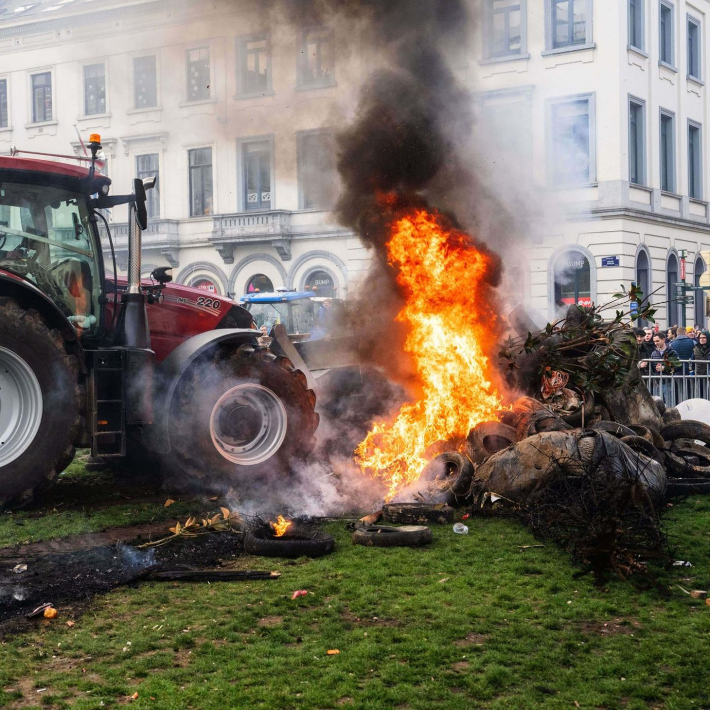 Wegen Handelsabkommen: Landwirte randalieren in Br&uuml;ssel