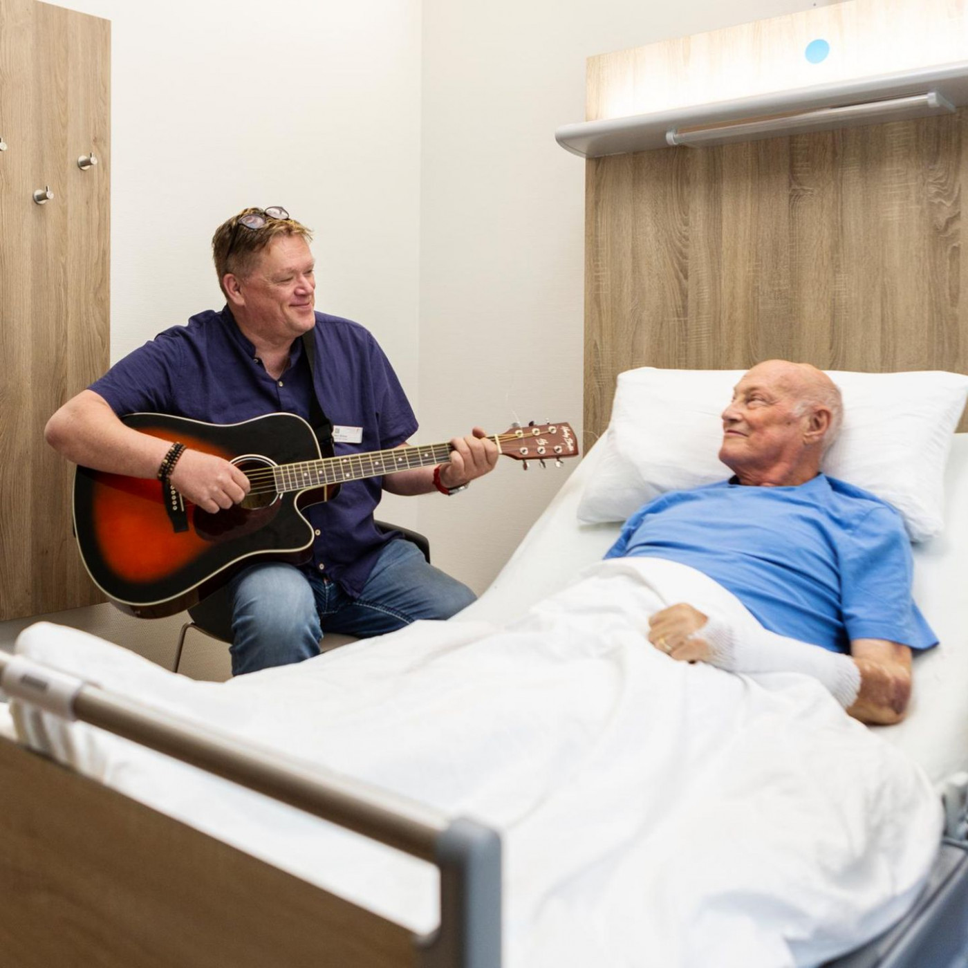 "Der Seelsorger spricht mit Patienten &uuml;ber Gott, ich &uuml;ber den HSV"