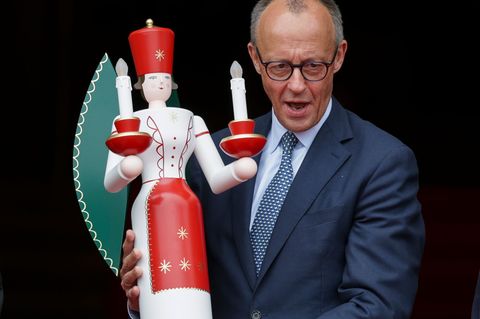 Traditionelles Fest bei Merz &ndash; wichteln gegen P&auml;ckchenflut