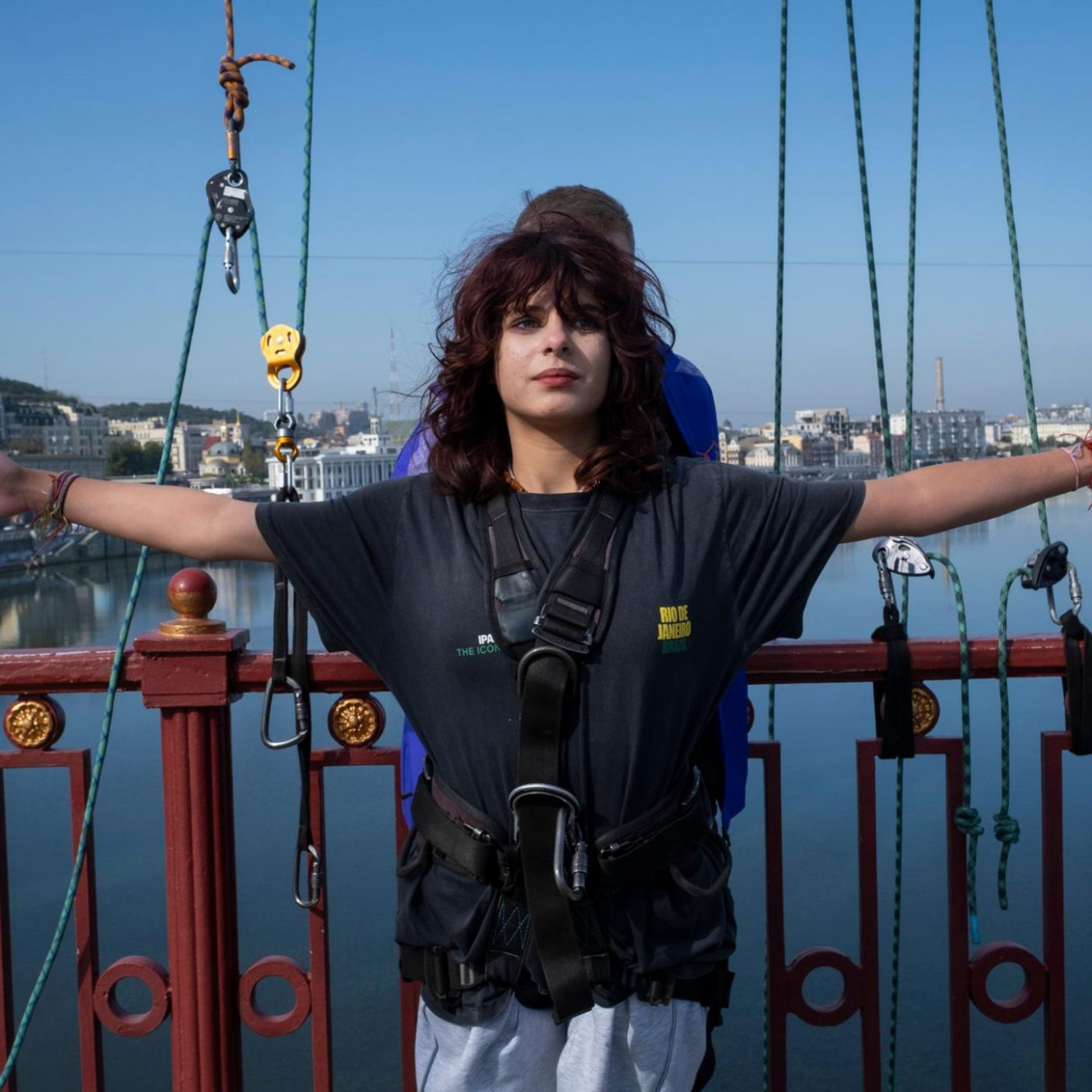 Anja ist 13. Sie wird gro&szlig; mit nervigen Jungs und t&ouml;dlichen Drohnen