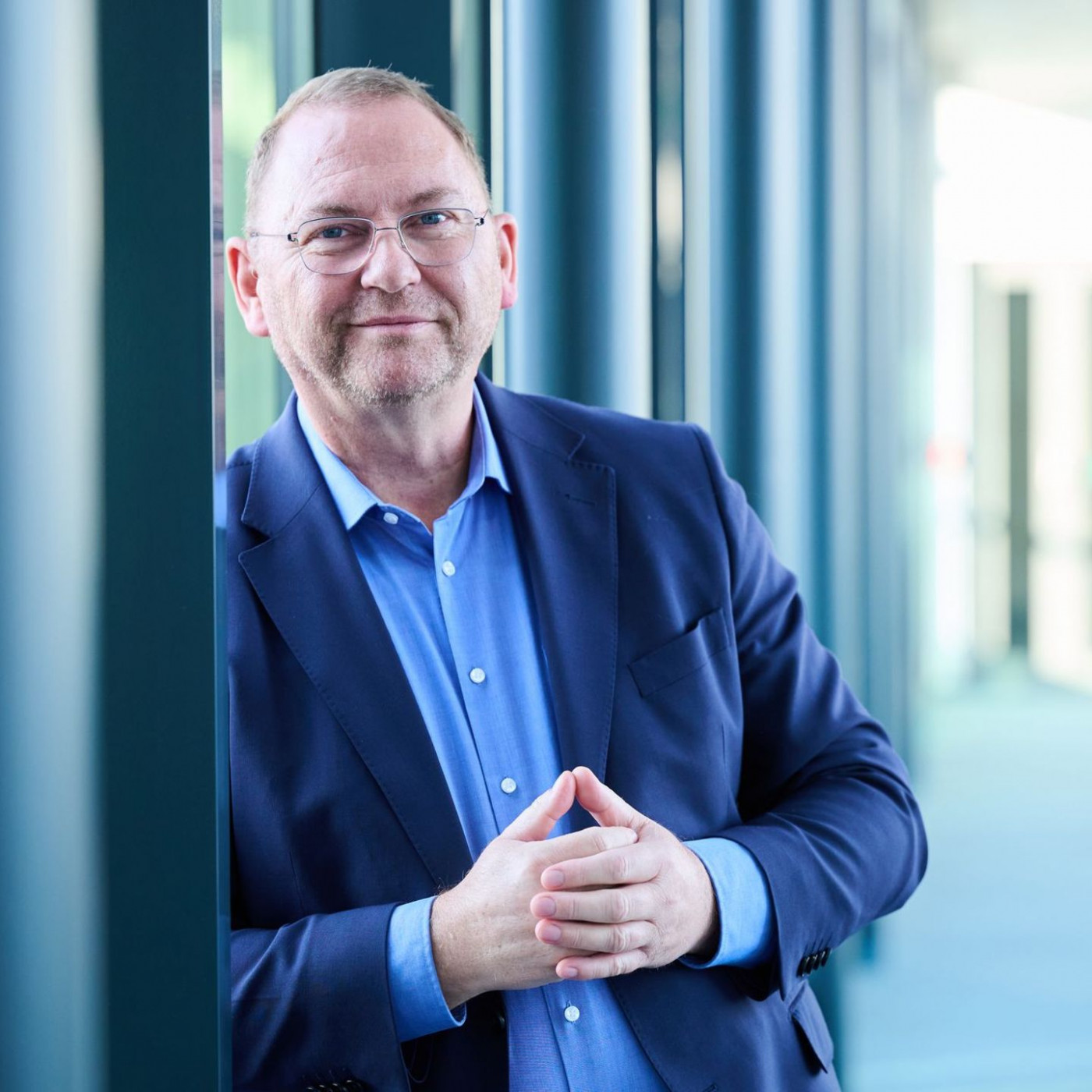 Verdi-Chef gegen Rechtstendenzen in Betrieben