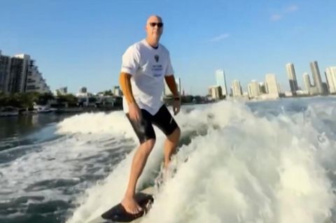 Russischer Chefverhandler surft vor Miamis Skyline