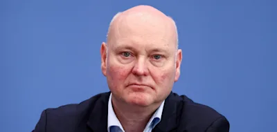 &bdquo;Dass sich junge Menschen sorgen, ist Resultat von massiven Kampagnen&ldquo;, sagt der Wirtschaftsweise