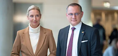 Umfrage-Rekord f&uuml;r AfD &ndash; Partei erzielt bislang gr&ouml;&szlig;ten Abstand zur Union