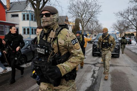 US-Regierung schickt Hunderte weitere Polizisten nach Minneapolis