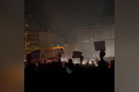 Diese Bilder aus dem Iran gelangen trotz Internet-Shutdowns in die Welt