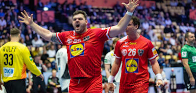 128 Kilo K&ouml;rpergewicht &ndash; &Ouml;sterreichs Kreis-Koloss war beim Deutschland-Spiel der Hingucker