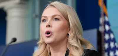 &bdquo;Linker Schmierfink&ldquo; &ndash; Trump-Pressesprecherin &uuml;berzieht Journalist mit Schimpf-Tirade