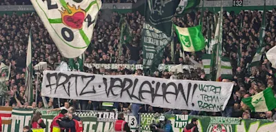 Werder-Fans verspotten Sportchef Clemens Fritz im Stadion