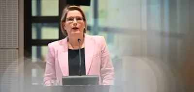 Ministerin Hubig gegen taktischen Verzicht auf AfD-Verbotsverfahren