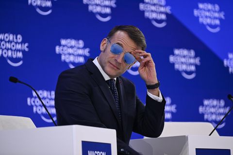So viel kostet die Sonnenbrille, die Emmanuel Macron in Davos trug