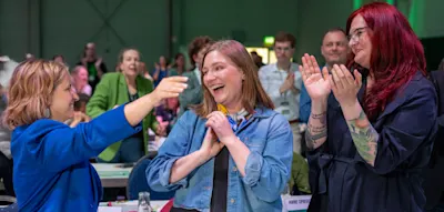 Gr&uuml;ne ziehen mit Demokratie-Projekten und AfD-Verbot in den Wahlkampf