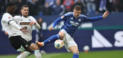 Dzeko trifft beim Deb&uuml;t sofort &ndash; Schalkes neuer Sturmstar leitet die Aufholjagd ein