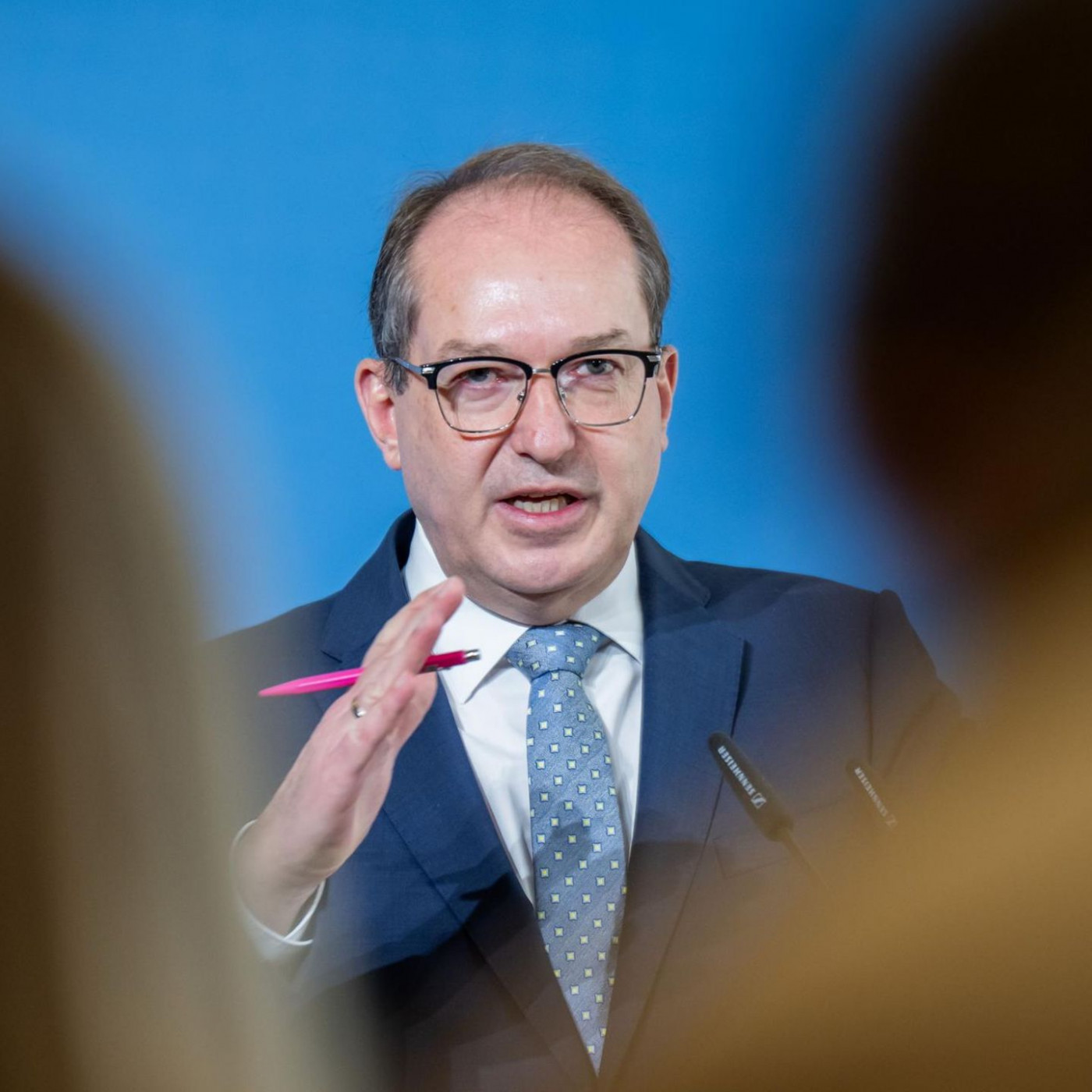 Innenminister Dobrindt will mehr Befugnisse f&uuml;r den Verfassungsschutz