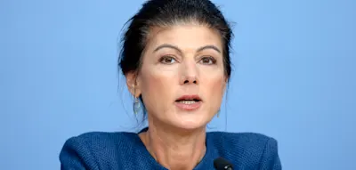 &bdquo;Verl&auml;ngerte Arbeitszeiten sind ein Anschlag auf die Gesundheit&ldquo;, sagt Wagenknecht