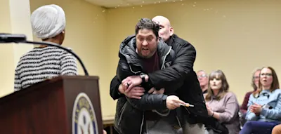 &bdquo;Es riecht schrecklich&ldquo; &ndash; Mann bespr&uuml;ht US-Politikerin Omar mit unbekannter Substanz