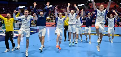 Island steht im Halbfinale, Sch&uuml;tzenhilfe f&uuml;r Co-Gastgeber Schweden bleibt aus