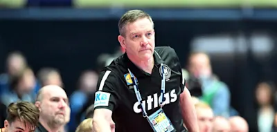 Bundestrainer hellwach &ndash; wie Gislason seinen Buzzer-Fauxpas ausb&uuml;gelte