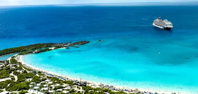 T&uuml;rkises Meer, aber kein Entkommen &ndash; Besuch auf den Privatinseln der Kreuzfahrtkonzerne