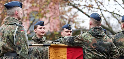 Junge Union setzt Frist f&uuml;r Einf&uuml;hrung der Wehrpflicht &ndash; Frauen-Union will Frauen erfassen