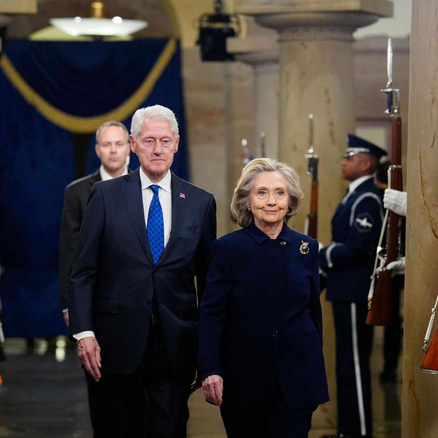 Wie Donald Trump die Clintons in eine Falle locken will