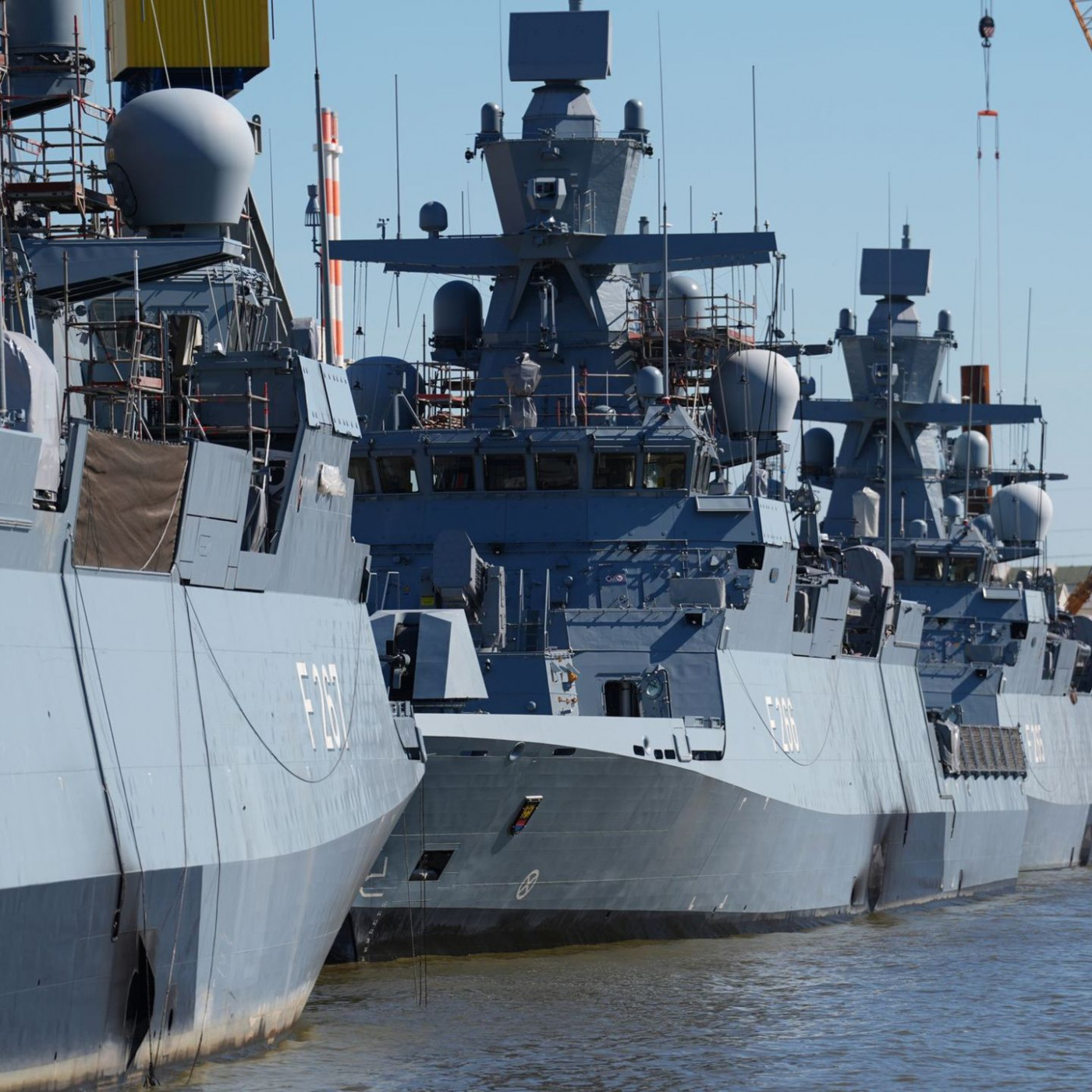 Sabotageversuch an Marineschiff: Strahlkies im Motorblock