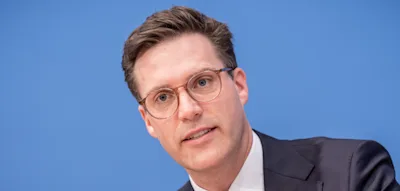 &bdquo;Nat&uuml;rlich werden wir irgendwann bis 70 oder l&auml;nger arbeiten m&uuml;ssen&ldquo;, sagt der CDU-Kandidat