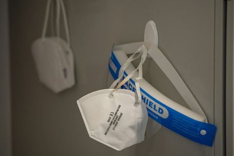 Bericht: Gro&szlig;teil der Corona-Schutzmasken ungenutzt verbrannt