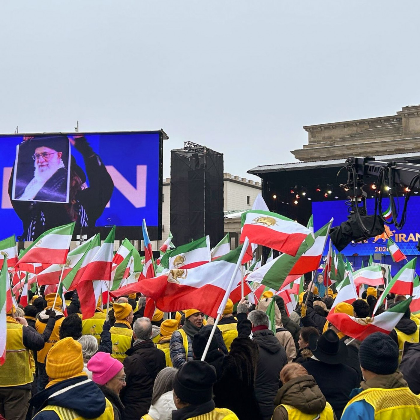 Tausende demonstrieren in Berlin f&uuml;r Freiheit im Iran