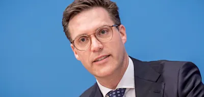 CDU-Kandidat will Minijobgrenze auf 1000 Euro erh&ouml;hen &ndash; Gr&uuml;ne und Linke kritisieren Vorschlag