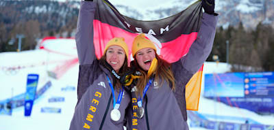 &bdquo;Das macht es noch geiler jetzt&ldquo;, sagt Emma Aicher nach dem Silber mit ihrer Freundin