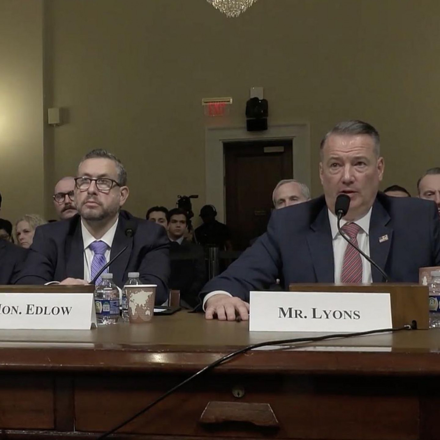 &bdquo;V&ouml;llig inakzeptabel&ldquo; &ndash; ICE-Direktor ger&auml;t bei Anh&ouml;rung unter Druck