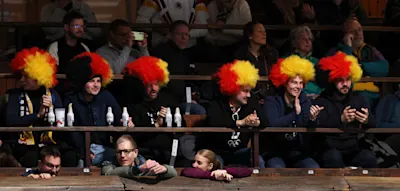 &bdquo;Ohne Deutsche w&auml;re hier gar nichts los&ldquo; &ndash; pl&ouml;tzlich kocht die Curling-Halle