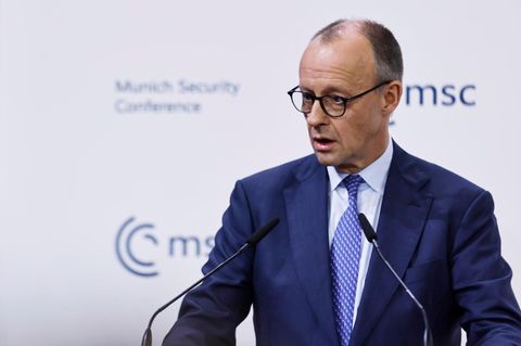 Als es ernst wird, wechselt Merz ins Englische