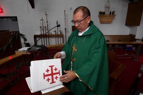 Pfarrer &uuml;bernimmt wegen Angst vor ICE Sorgerecht f&uuml;r 26 Kinder