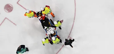 &bdquo;Ich bete f&uuml;r ihn&ldquo; &ndash; Schweizer Eishockey-Spieler Fiala schwer verletzt