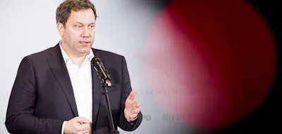 &bdquo;Dann kommen die Populisten mit der Kettens&auml;ge&ldquo; &ndash; Klingbeil dr&auml;ngt auf gro&szlig;e Reformen