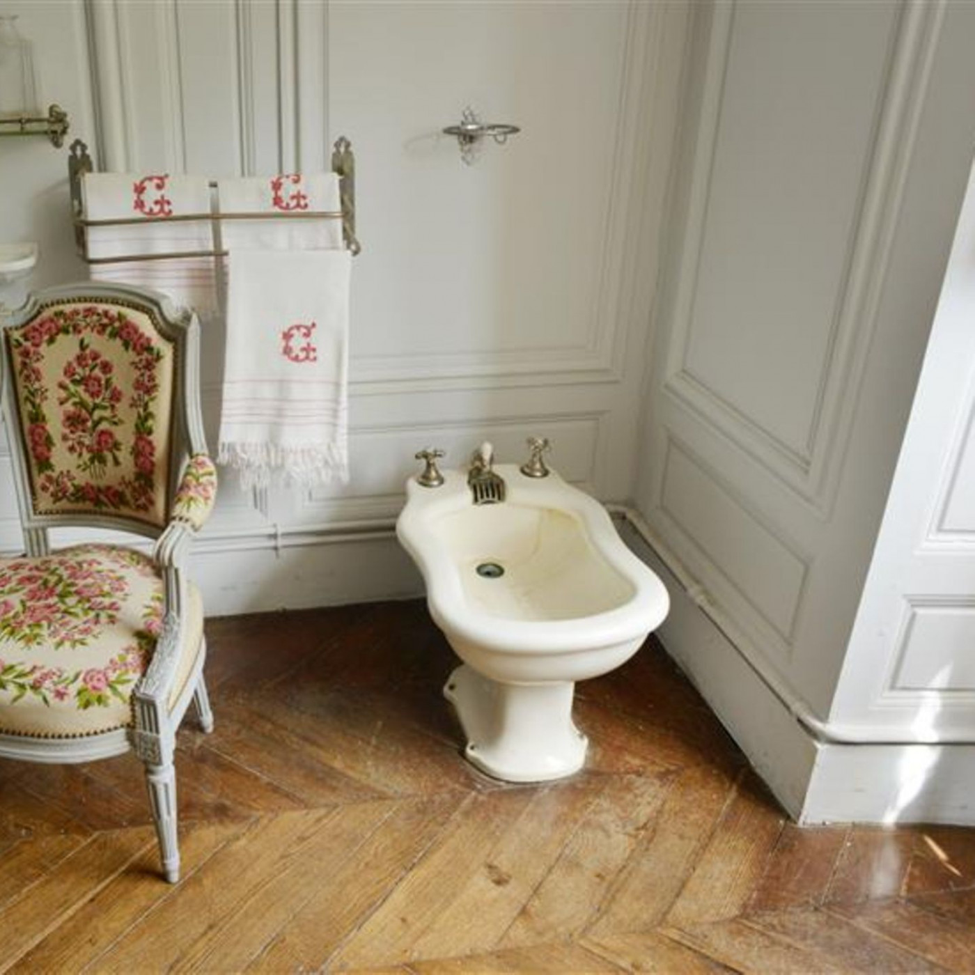 Das gr&ouml;&szlig;te R&auml;tsel von Olympia &ndash; was tun mit diesem Dingsda neben dem Klo?