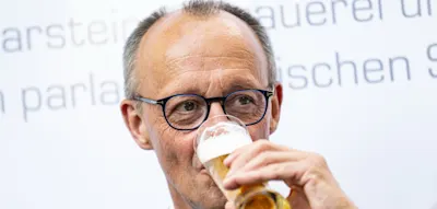 &bdquo;Bitten, Ausschank zu unterlassen&ldquo; &ndash; Merz verh&auml;ngt f&uuml;r CDU-Parteitag zeitweise Alkohol-Verbot