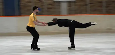 &bdquo;Was ist, wenn er vorne &uuml;ber aufs Eis kracht?&ldquo; &bdquo;Wird schon nicht passieren&ldquo;