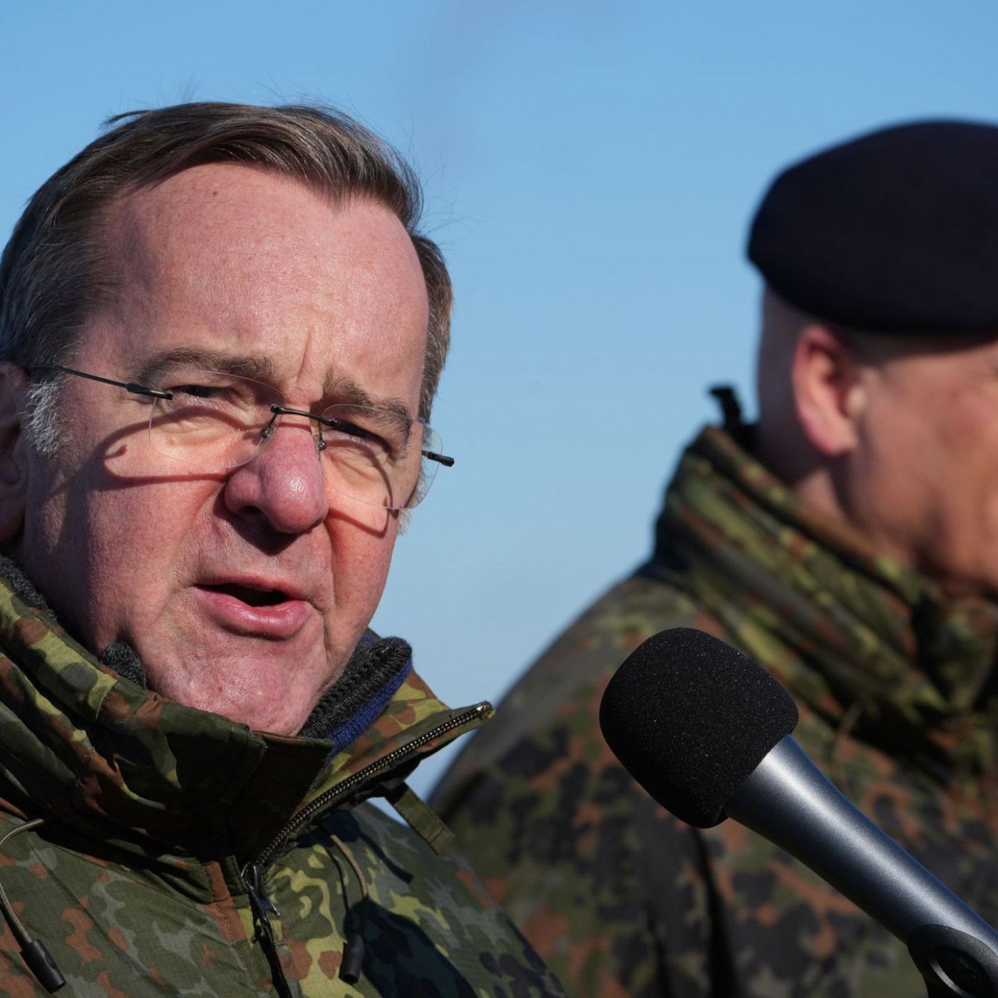 Die "Speerspitze" r&uuml;ckt an: Verlegung &uuml;ber den Ostseestrand