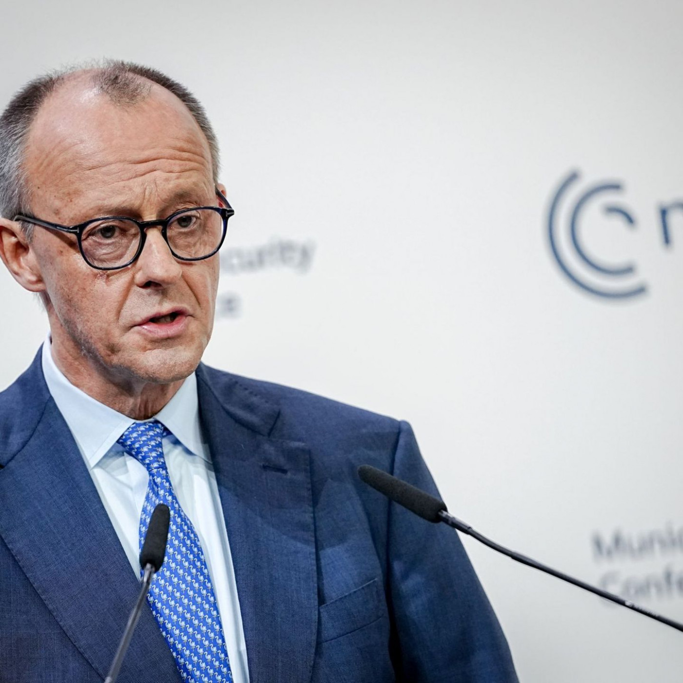 Merz schlie&szlig;t atomare Bewaffnung Deutschlands aus