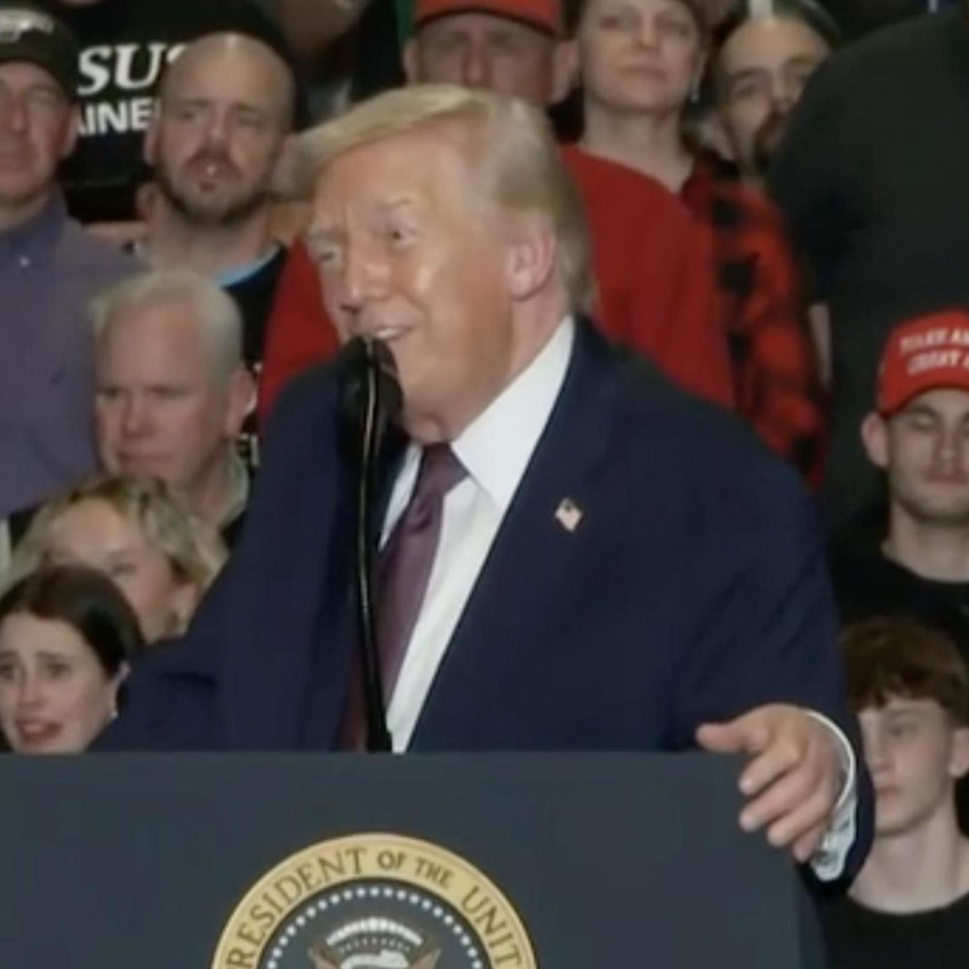 Donald Trump schweift in Rede ab &ndash; und verliert sich bei Melanias Unterw&auml;sche